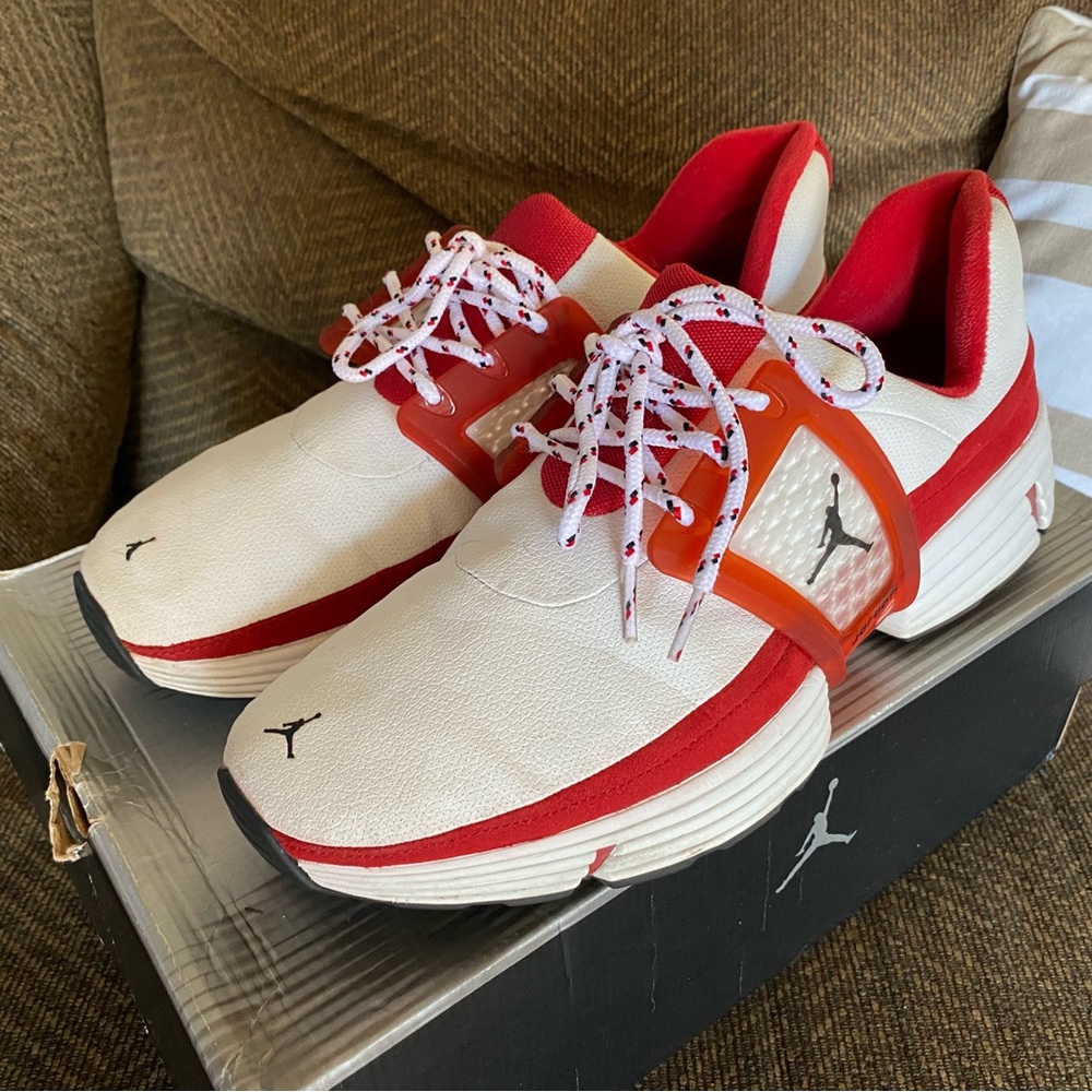 JORDAN TRUNNER MENS 12